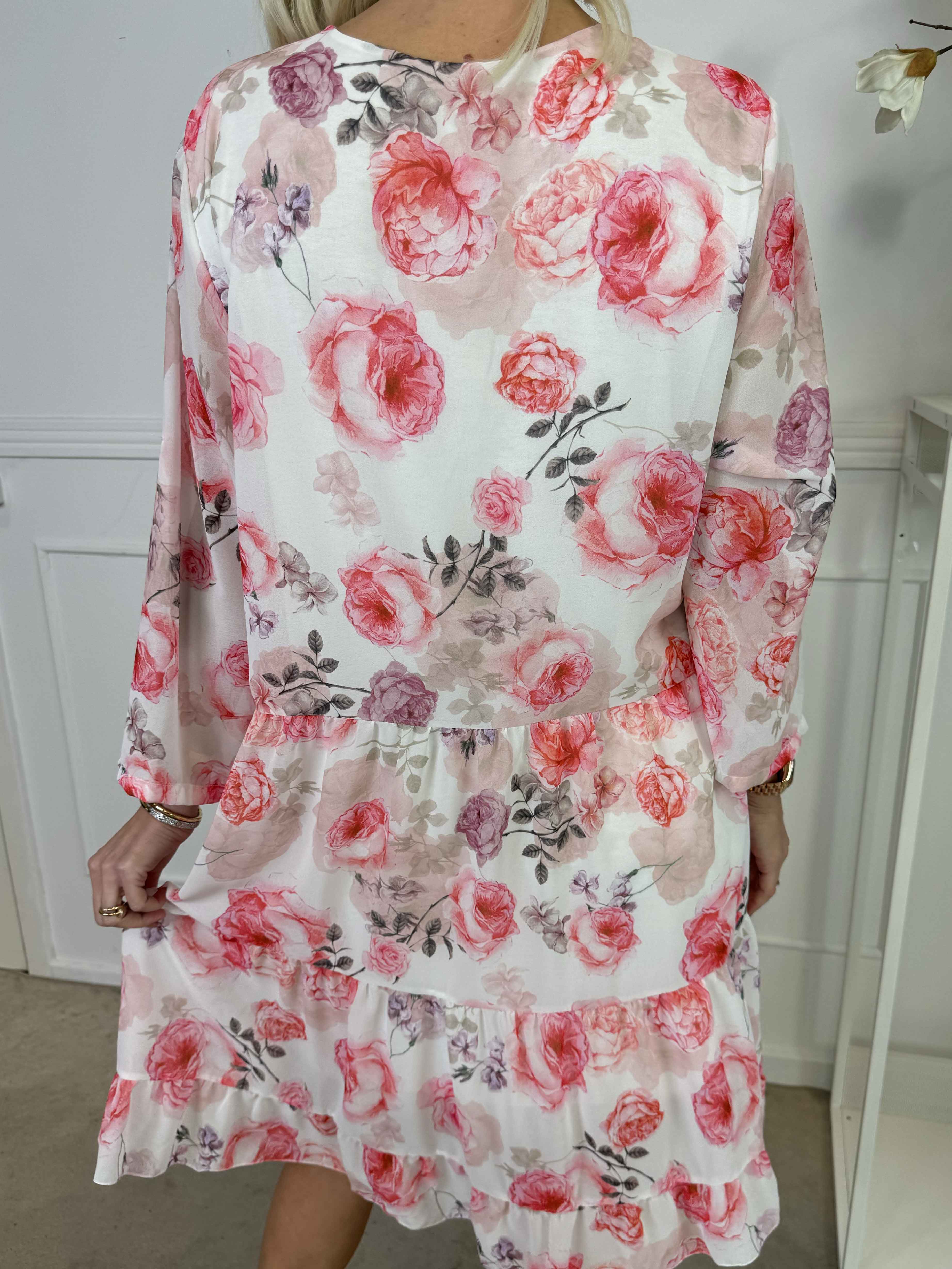 Stella - Blomsterkjole i chiffon med viskose underkjole